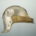 Photo 7 : CASQUE D'OFFICIER DE CUIRASSIER OU DE DRAGON MODÈLE 1872 modifié 1874, ADAPTÉ POUR LE SERVICE DES TRANCHÉES à partir de novembre 1914.