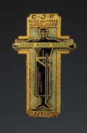 INSIGNE DE L'ÉCOLE RÉGIONALE DE CHEFS D'ALPES-JURA PROMOTION DESPLAT DES CHANTIERS DE JEUNESSE, exemplaire émaillé, Seconde Guerre Mondiale. 31801-2