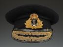 CASQUETTE DU CONTRE-AMIRAL INGÉNIEUR DAVID PARRY ROWLAND DE LA MARINE ROYALE BRITANNIQUE, Seconde Guerre Mondiale. 935/06/116