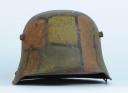 Photo 2 : CASQUE ALLEMAND CAMOUFLÉ, modèle 1916 modifié 1917.