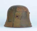Photo 4 : CASQUE ALLEMAND CAMOUFLÉ, modèle 1916 modifié 1917.