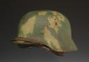 CASQUE CAMOUFLÉ DE L’ARMÉE L’AIR ALLEMANDE, modèle 1935, Stahlhelm des Heeres Model 1935 mit Tarnanstrich, Seconde Guerre Mondiale. 32561R