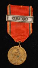 MÉDAILLE COMMÉMORATIVE DE VERDUN, créée en 1916, Première Guerre Mondiale. 23438-20