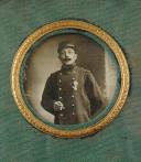 Photo 2 : CADRE AVEC PHOTOGRAPHIE ET MÉDAILLE COMMÉMORATIVE DU MAROC, crée en juillet 1909.