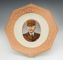 SARREGUEMINES EARTHENWARE - PROPAGANDA PLATE WITH THE EFFIGY OF MARSHAL PÉTAIN, Second World War. 27437R