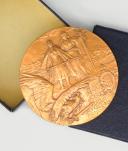 MÉDAILLE DE TABLE COMMÉMORATIVE POUR LES 60 ANS DE LA BATAILLE DE VERDUN EN 1916, Première Guerre Mondiale. 31469-1R