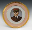 PORCELAINE DE LIMOGES - ASSIETTE DE PROPAGANDE À L'EFFIGIE DU MARÉCHAL PÉTAIN, Seconde Guerre Mondiale. 27453R