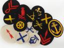 ENSEMBLE DE 14 INSIGNES DE SPÉCIALITÉ ET DE SPORT DE LA MARINE DE GUERRE ALLEMANDE, Seconde Guerre Mondiale. 22305-25
