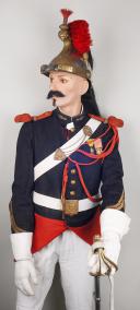 Photo 2 : 370	MANNEQUIN DU SOUS-OFFICIER DE CARRIÈRE DE LA GARDE RÉPUBLICAINE GOUYON en grande tenue de service 1920-1935 (1925-1950).