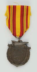 Photo 1 : MÉDAILLE COMMÉMORATIVE DE LA BATAILLE DE DUNKERQUE DE 1940, crée le 29 septembre 1948.