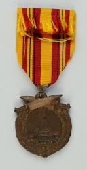 Photo 2 : MÉDAILLE COMMÉMORATIVE DE LA BATAILLE DE DUNKERQUE DE 1940, crée le 29 septembre 1948.