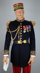 Photo 2 : 374	MANNEQUIN DE GÉNÉRAL DE BRIGADE EN GRANDE TENUE, modèle 1931. 