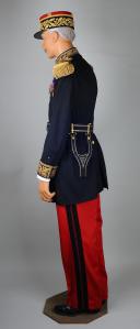 Photo 3 : 374	MANNEQUIN DE GÉNÉRAL DE BRIGADE EN GRANDE TENUE, modèle 1931. 