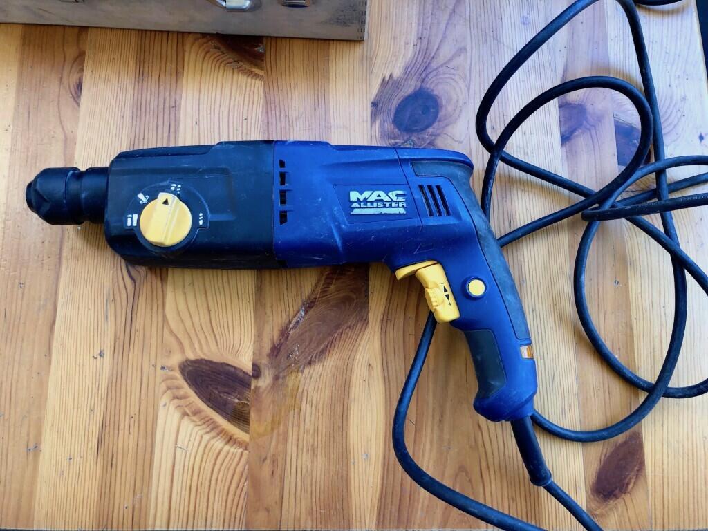 Location outil Perforateur mac alister mrh 950 w près de Artigues-près-Bordeaux