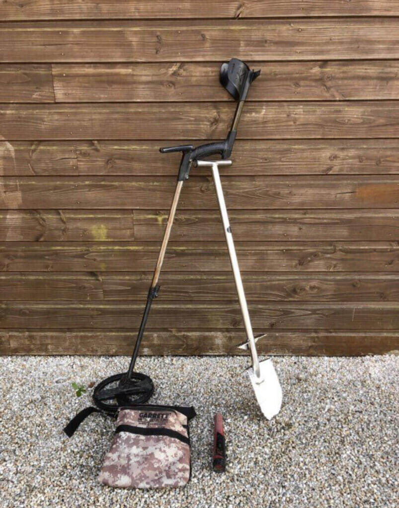 Location outil Détecteur de métaux électrique près de Plougoumelen