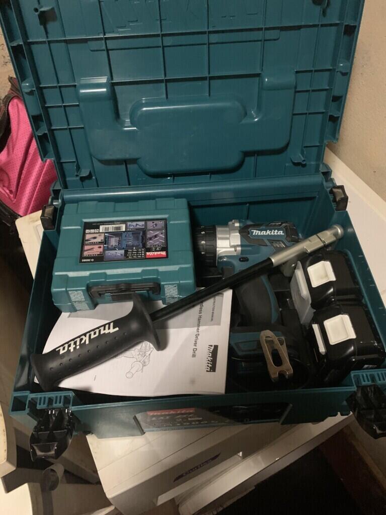 Location outil Perceuse Sans-fil Makita près de Saint-Sébastien-de-Morsent