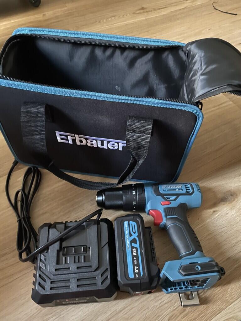 Location outil Perceuse visseuse à percussion près de Sainte-Geneviève-des-Bois