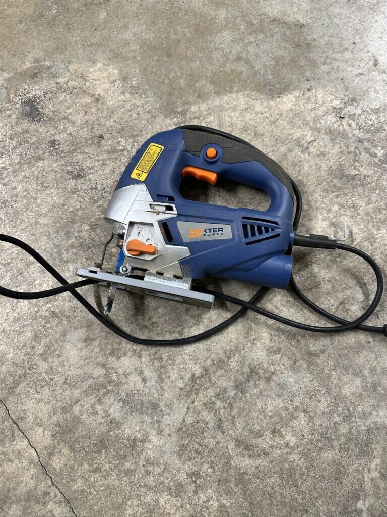 Location outil Scie sauteuse Filaire près de Pontault-Combault