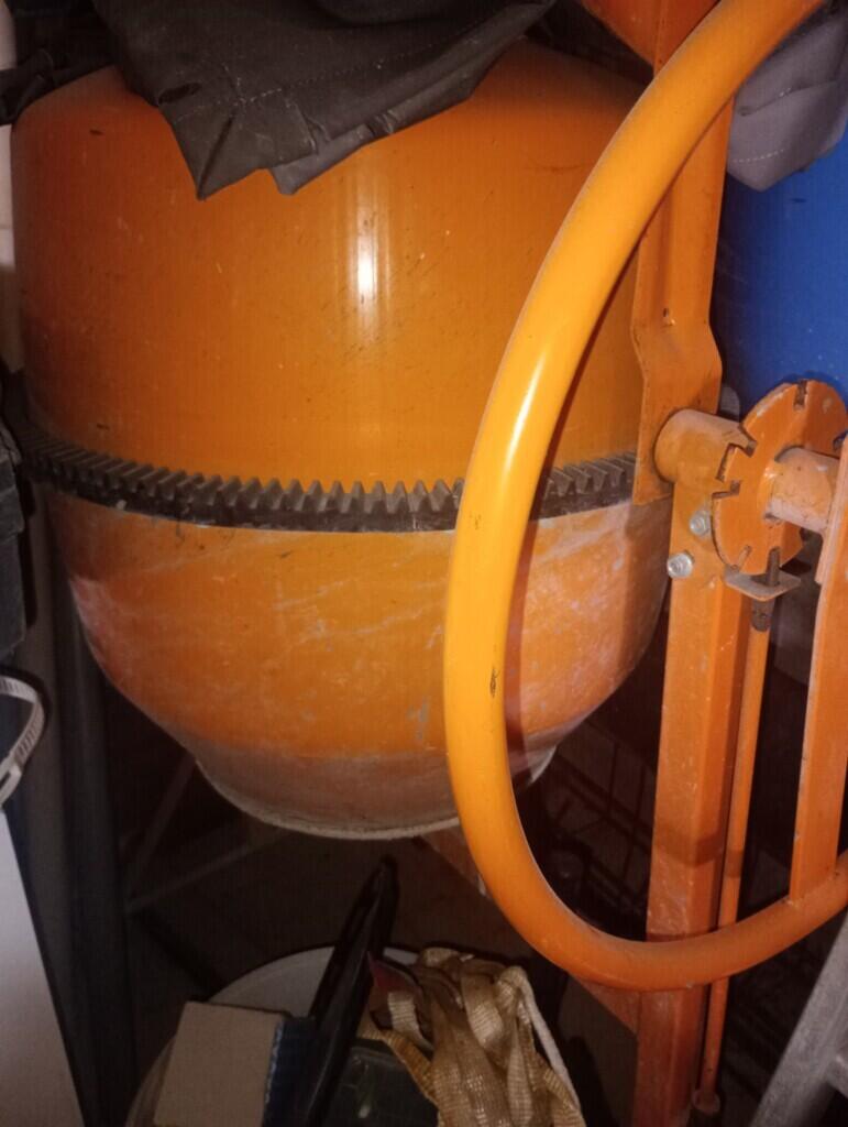 Location outil Bétonnière  Betomix près de Benon