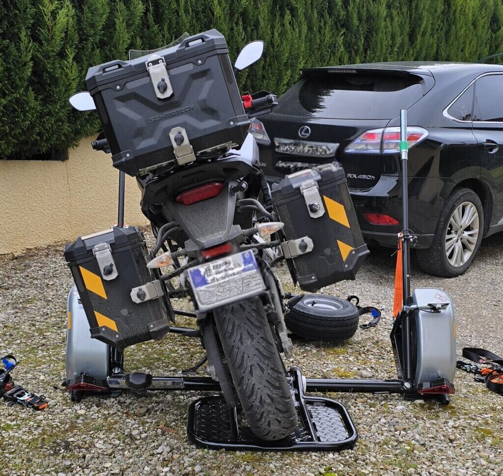 Location outil Porte-moto scooter 3 roues  près de Saint-Cergues