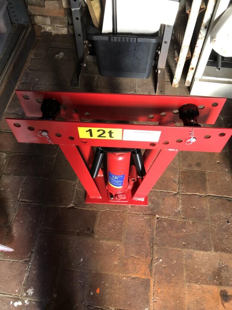 Location outil Cintreuse manuel près de Duclair