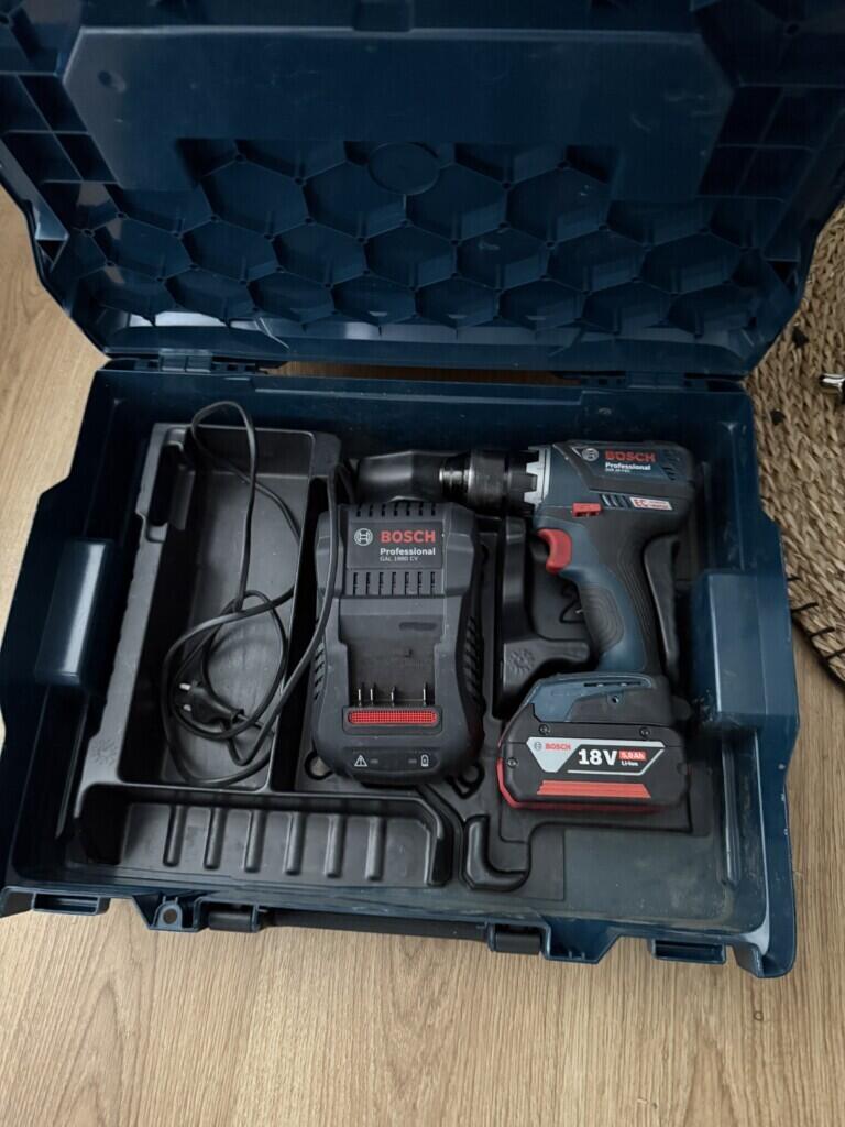 Location outil Visseuse perceuse Sans-fil Bosch près de Villeurbanne