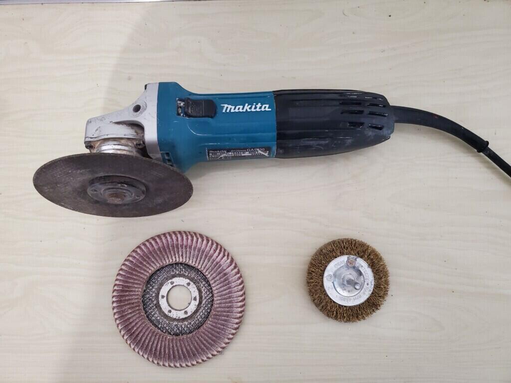 Location outil Meuleuse électrique Makita près de Paris