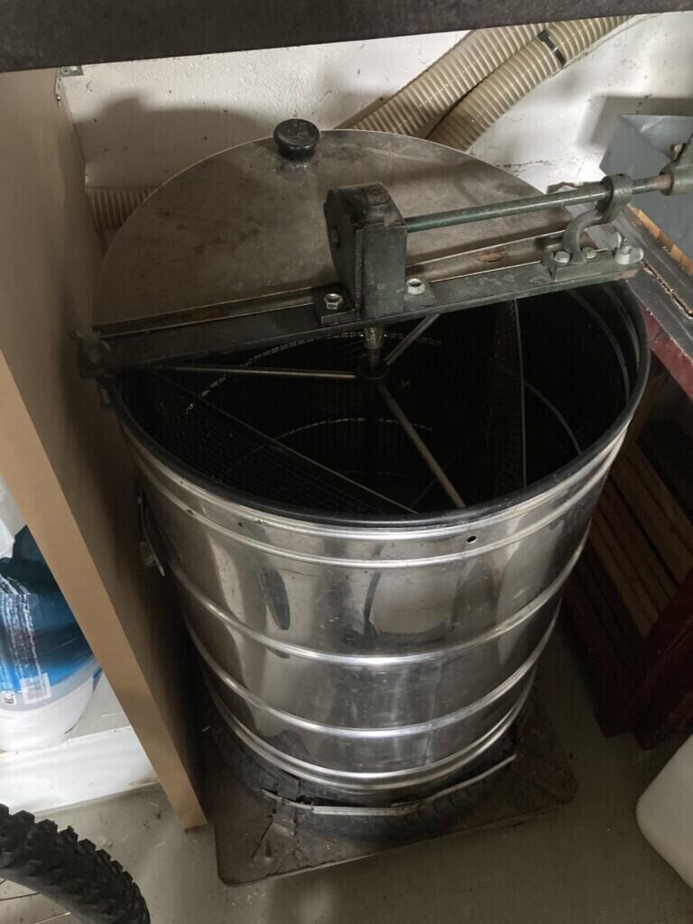 Location outil Extracteur de miel  près de Doizieux