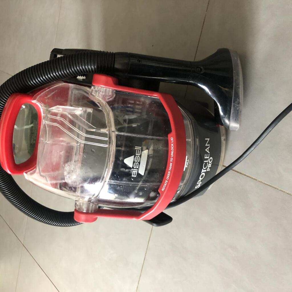 Location outil Aspirateur eau poussière Électrique Bissell près de Saint-Chéron