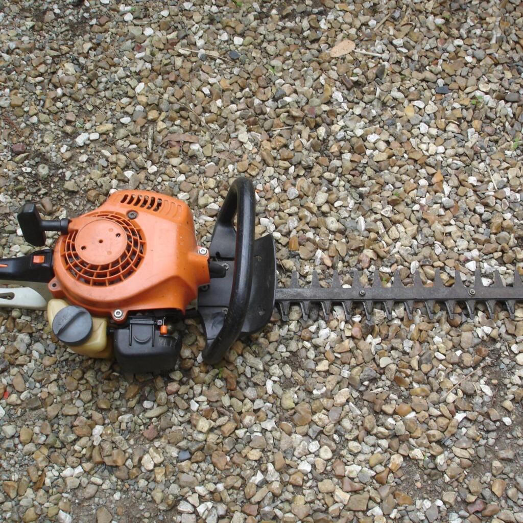 Location outil Taille haie Thermique près de Trélazé