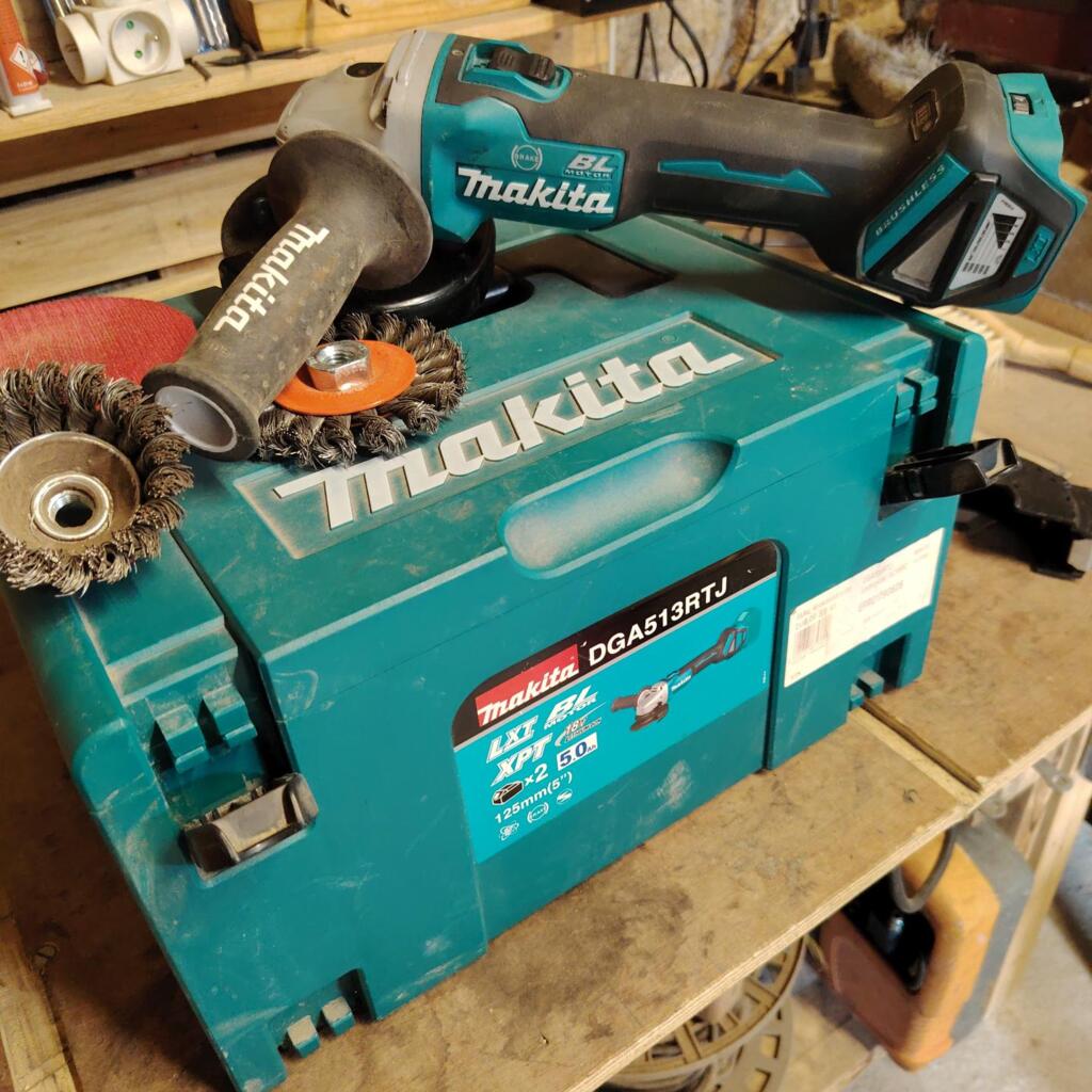 Location outil Meuleuse Sans-fil Makita près de Langueux