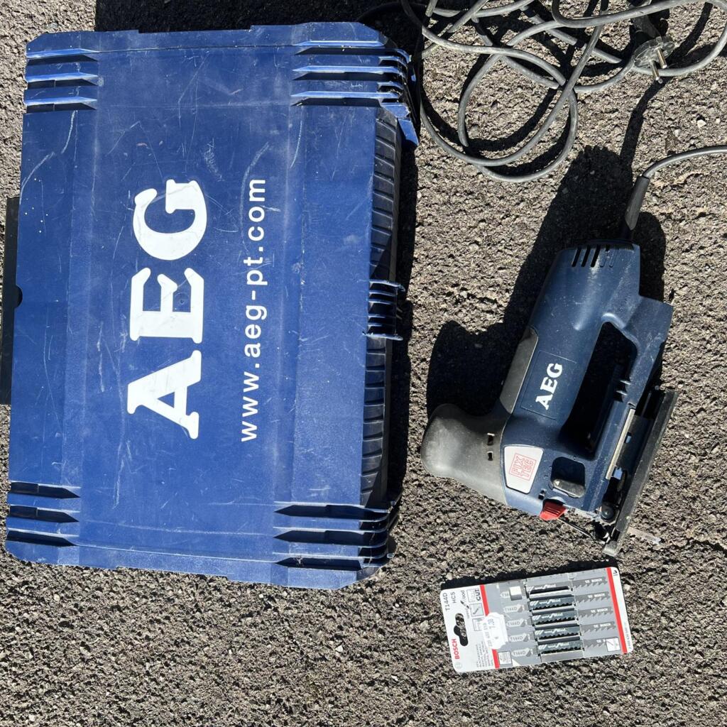 Location outil Scie sauteuse Filaire Aeg près de Rettel