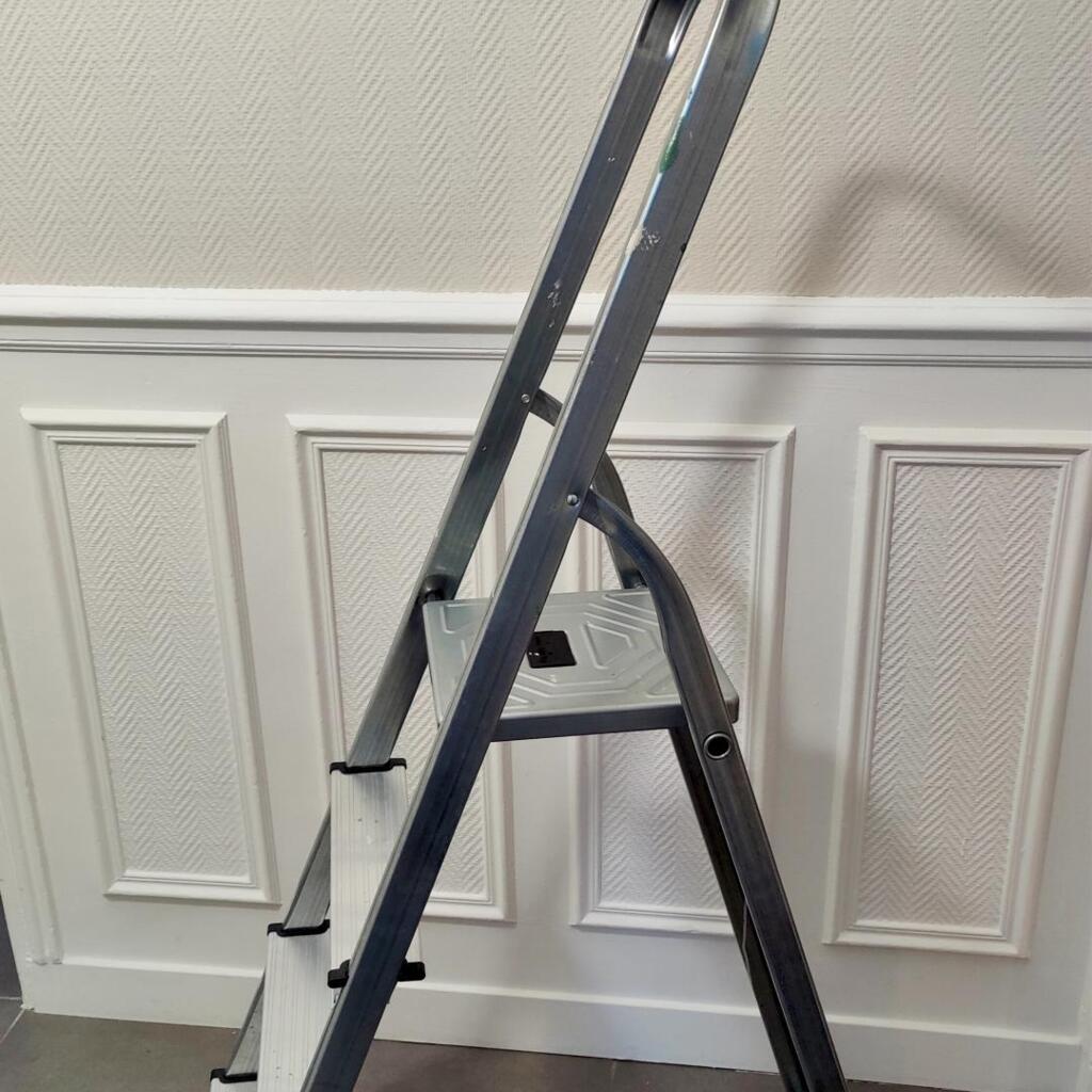 Location outil Escabeau près de Nanterre