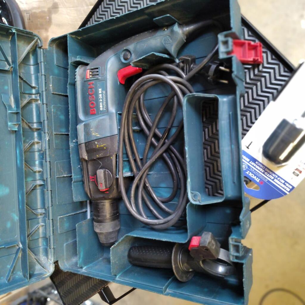 Location outil Perceuse Électrique Bosch pro près de Frouzins