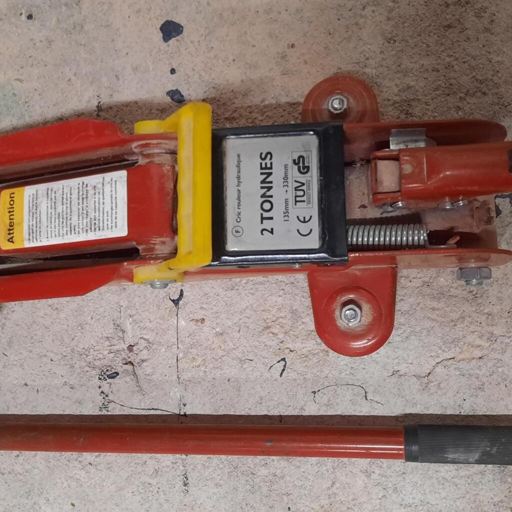 Location outil Cric Hydraulique près de Rousset
