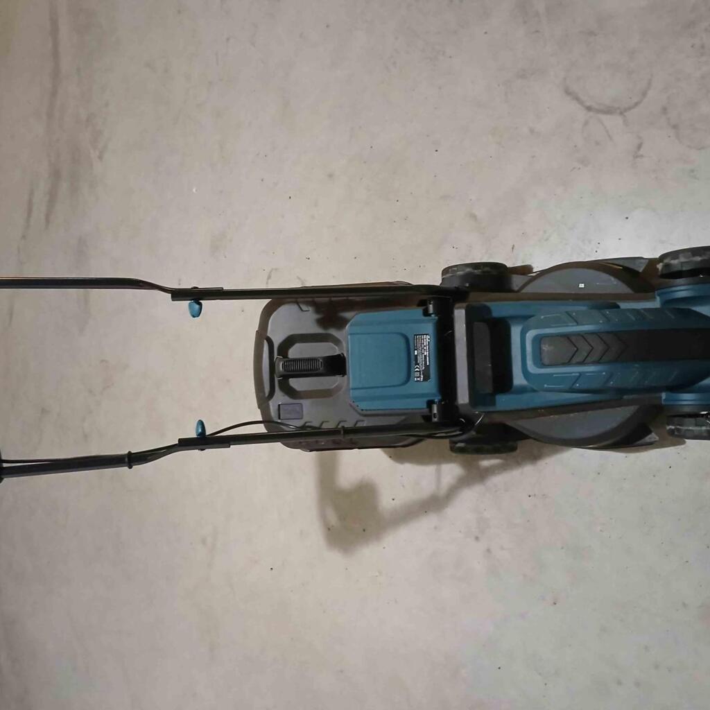 Location outil Tondeuse Électrique près de Balaruc-le-Vieux