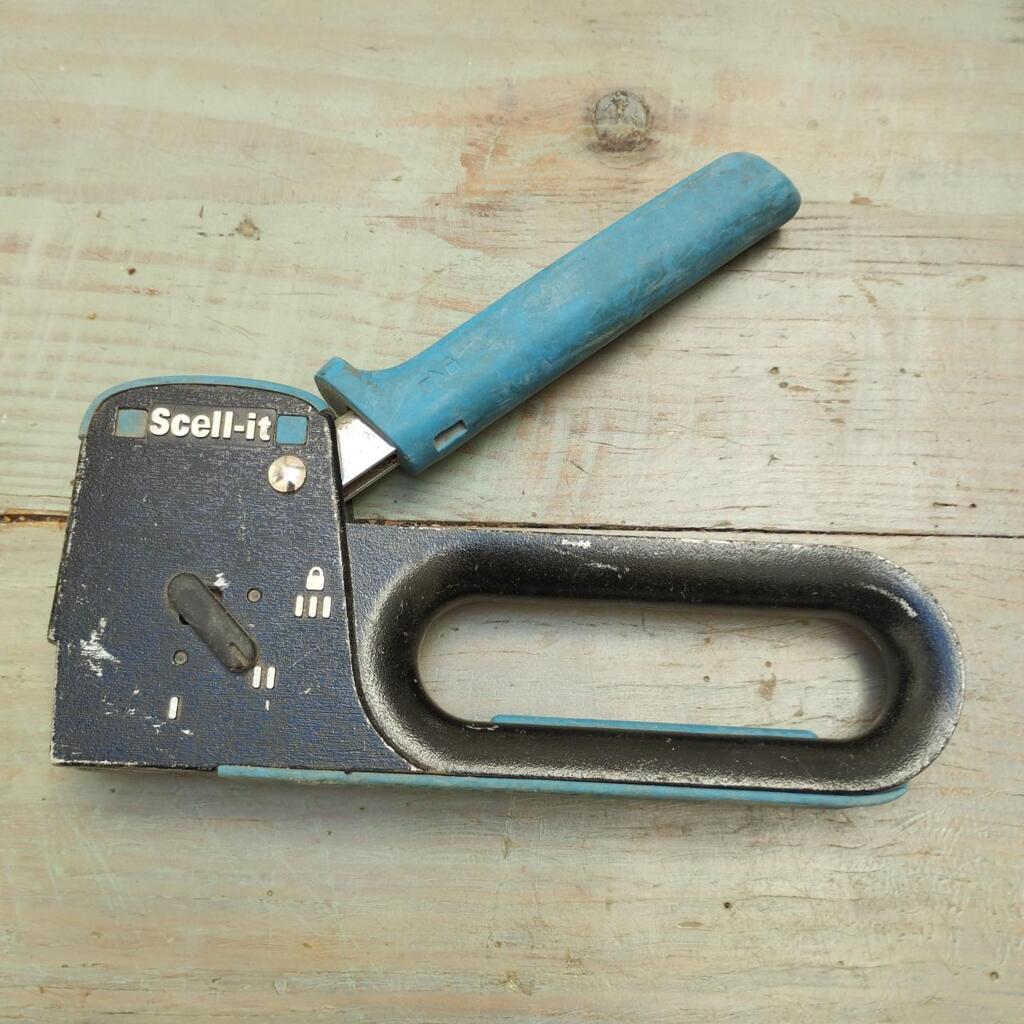 Location outil Pince cheville molly près de Rabastens