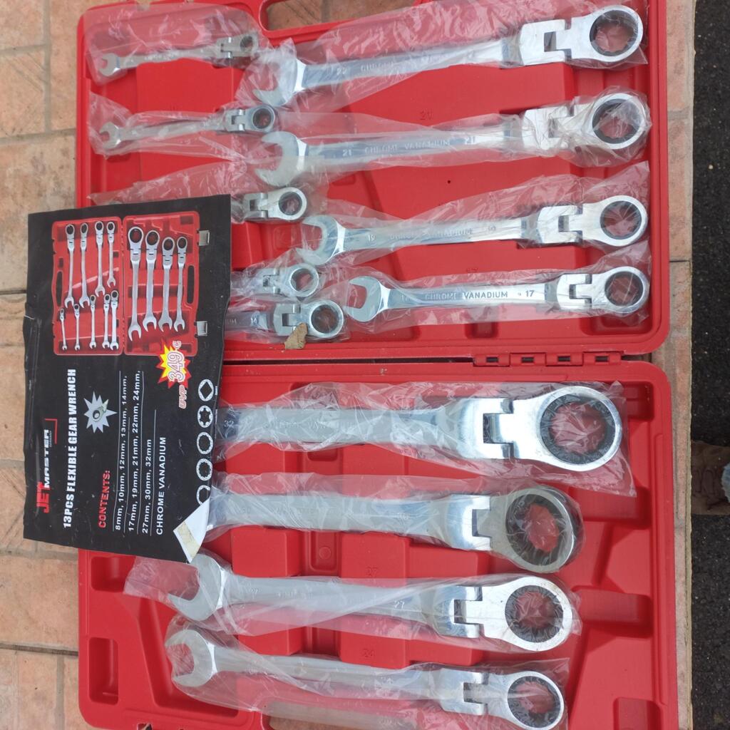 Location outil Clé plate flexible près de Saint-Léger-sous-Cholet