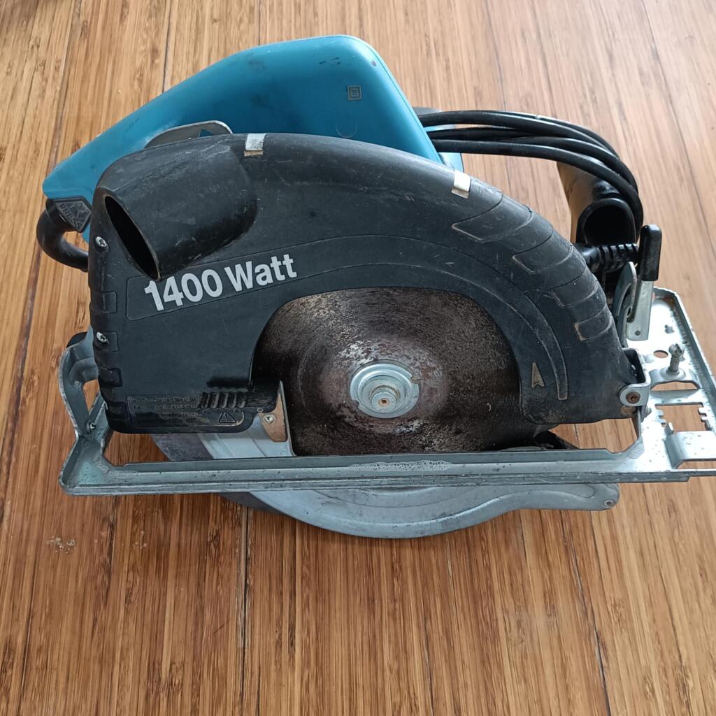 Location outil Scie circulaire Électrique près de Lambesc