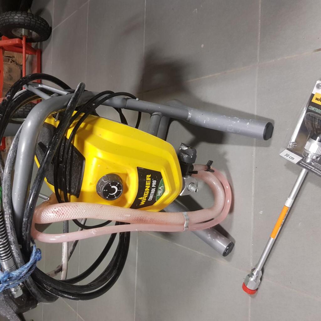 Location outil Pistolet à peinture Airless près de Oms