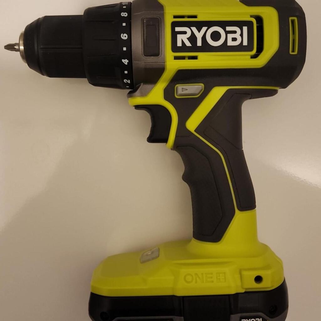 Location outil Perceuse Électrique Ryobi près de Chartres-de-Bretagne