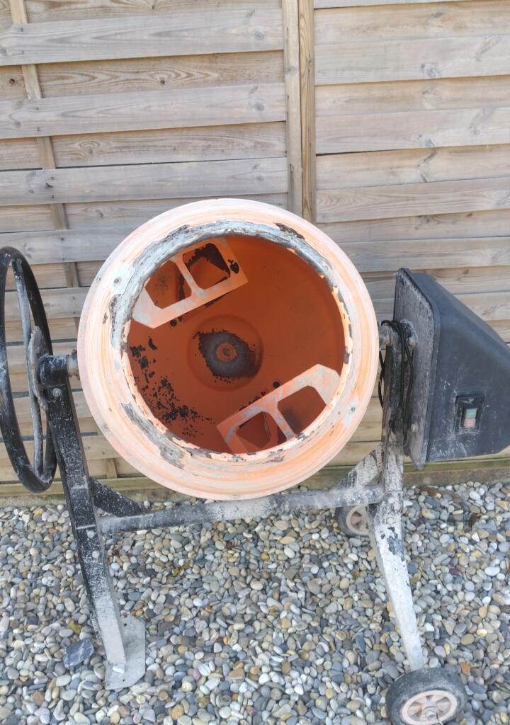 Location outil Bétonnière Électrique près de Pierrelatte