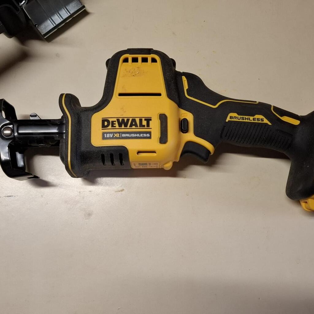Location outil Scie sabre Électrique Dewalt près de Montpellier