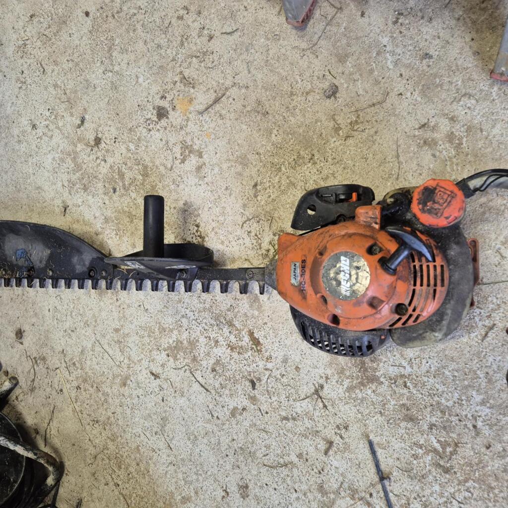 Location outil Taille haie Thermique Stihl près de Saint-Amans-du-Pech
