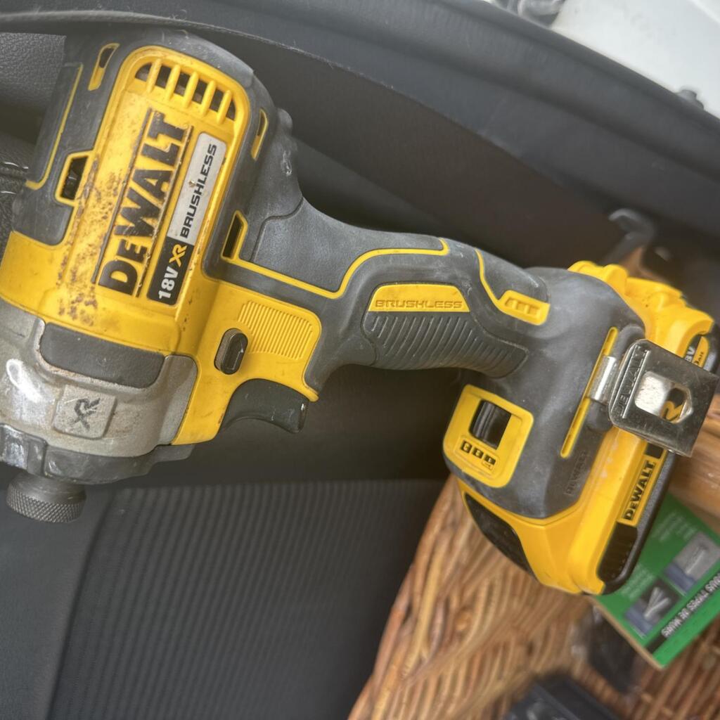 Location outil Visseuse Sans-fil Dewalt près de Pluguffan