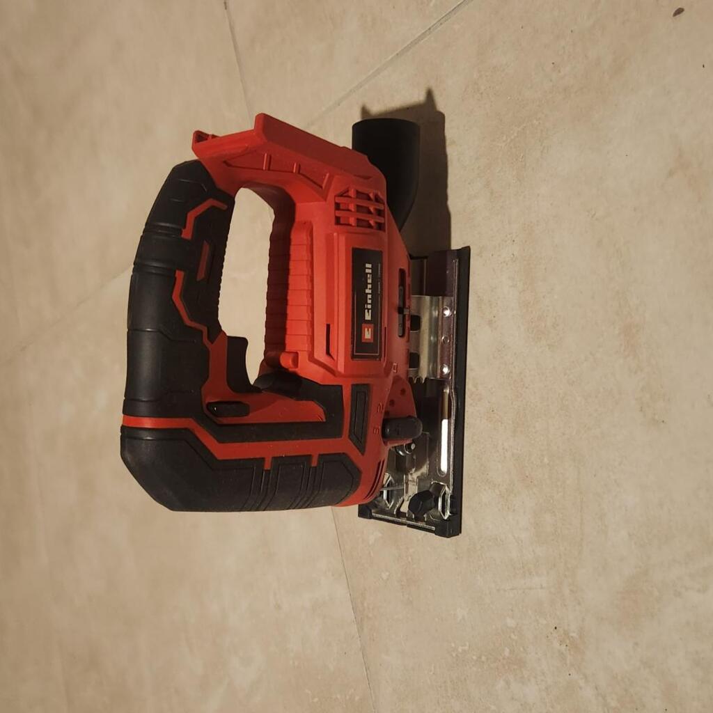 Location outil Scie sauteuse Sans-fil Einhell près de Méré