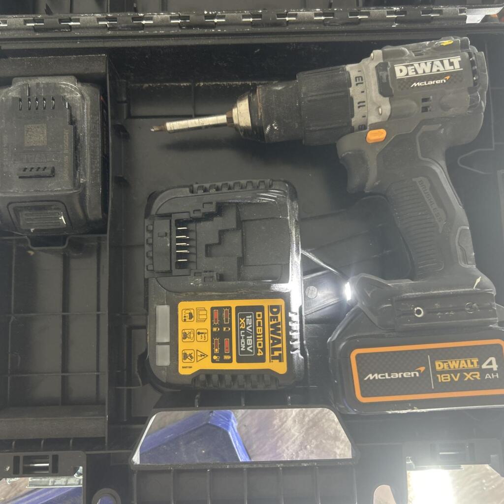 Location outil Perceuse Sans-fil Dewalt près de Pelousey