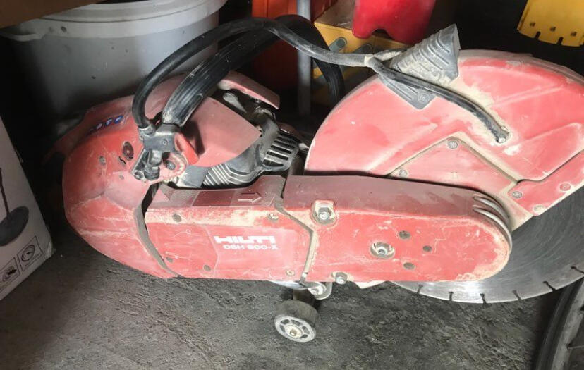 Location outil Découpeuse à disque Thermique Hilti près de Mouthier-Haute-Pierre