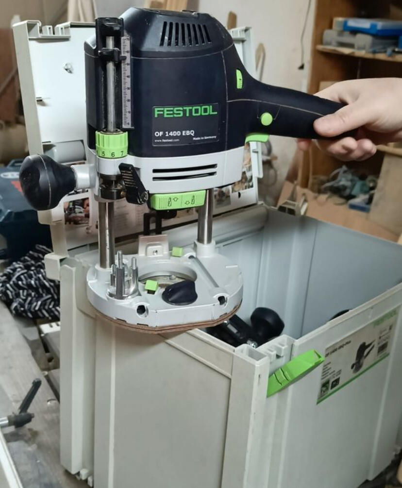 Location outil Défonceuse à bois Électrique Festool près de Mouthier-Haute-Pierre