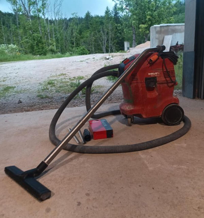 Location outil Aspirateur eau poussière Électrique Hilti près de Mouthier-Haute-Pierre